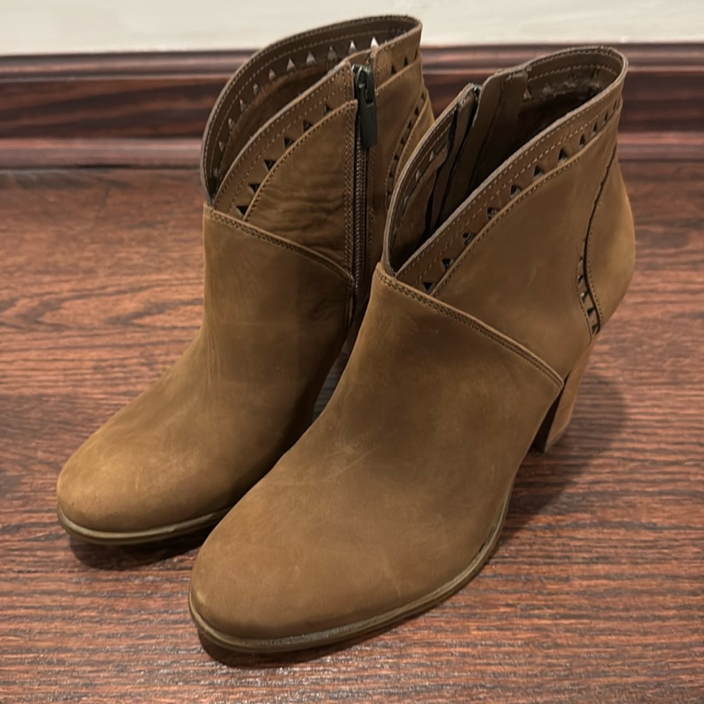 Vince Camuto Fritan Boots 7.5